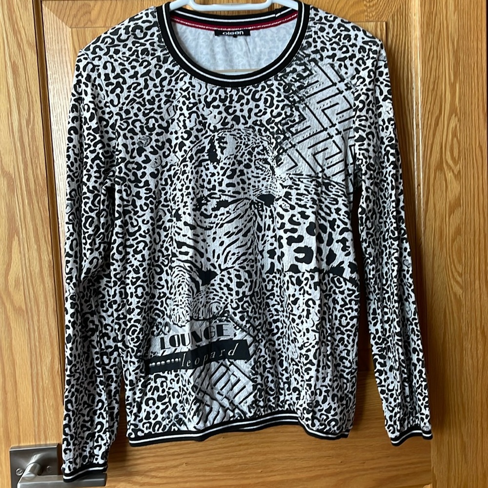 Olsen ladies black & white leopard print pullover